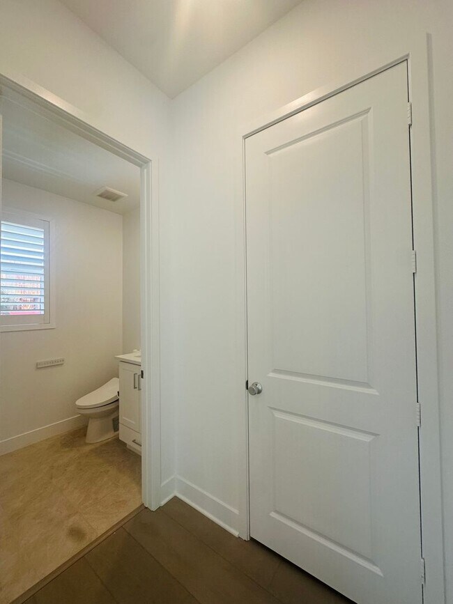 Building Photo - 625 Gadwall