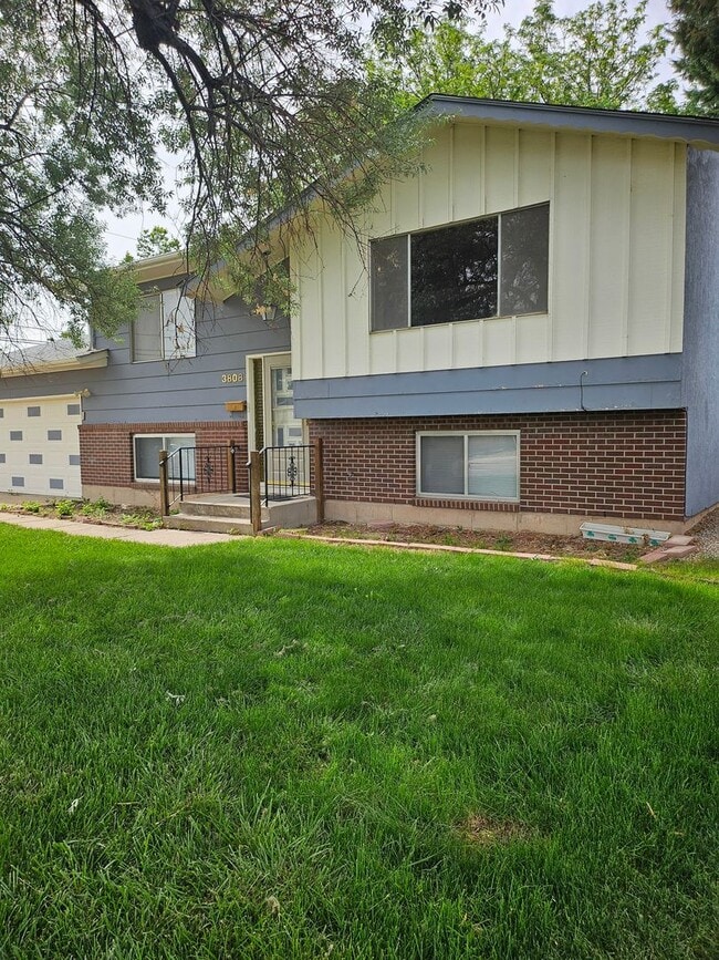 Building Photo - ALL PROSPECTIVE TENANTS MUST SUBMIT A $58 NON-REFUNDABLE APPLICATION FEE PER APPLICANT ONLINE AND...