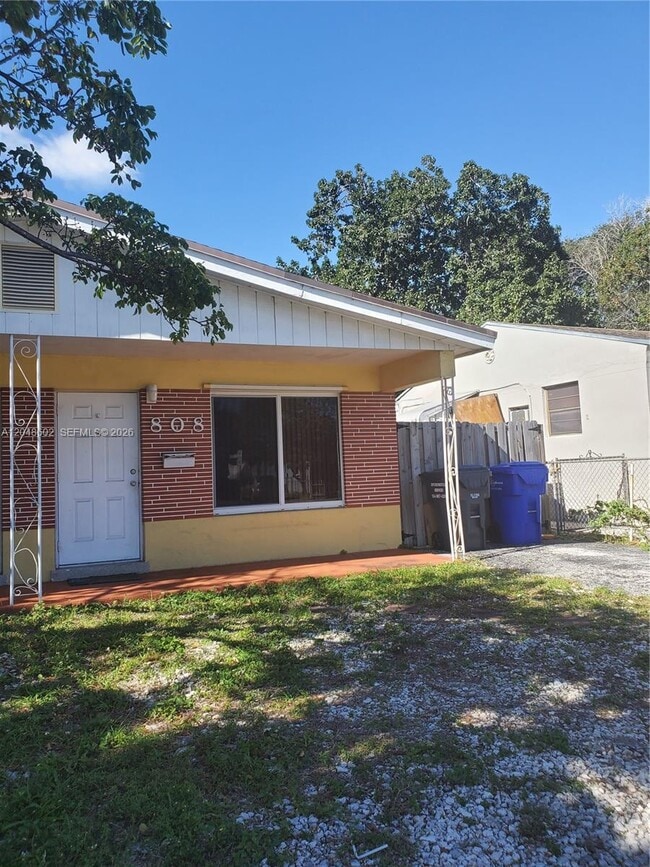 Building Photo - 808 N 24th Ave