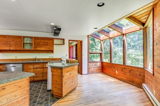 Building Photo - Private 3 Bedroom Home in the Woods