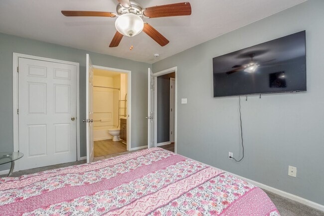 Building Photo - Cathedral Ceilings & Coastal Vibes—This 2B...