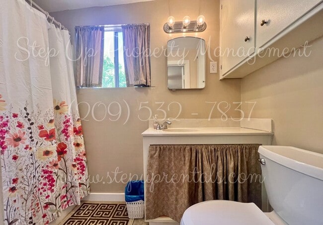 Building Photo - Updated 2-Bed, 2-Bath Home with Bonus Room...
