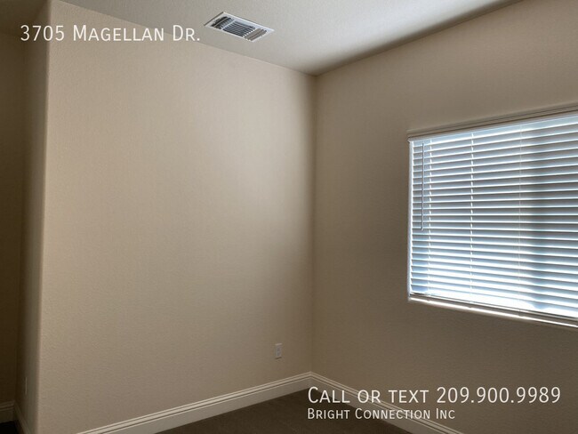 Building Photo - 3705 Magellan Dr