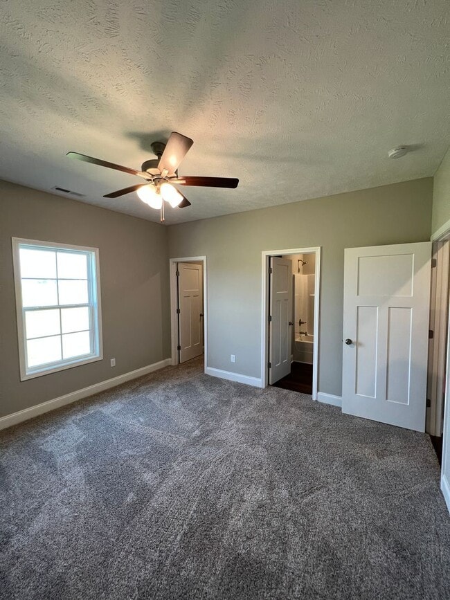 Building Photo - 406 St George Wy