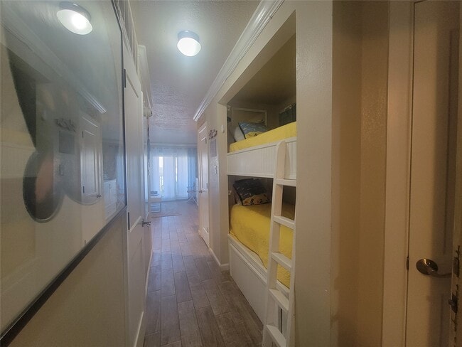 Building Photo - 6300 Seawall Blvd