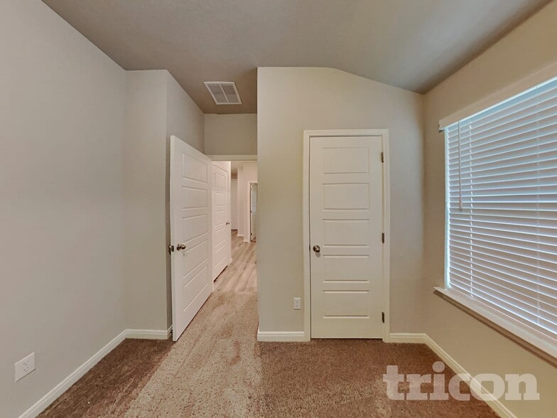 Building Photo - 13618 Paxton Blvd