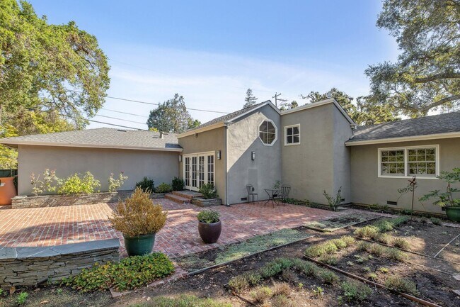 Building Photo - Charming 3-Bedroom Home with Office in desirable Old Palo Alto neighborhood with AC