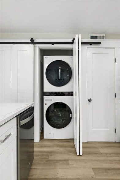 Building Photo - 2410 W Bruneau Pl