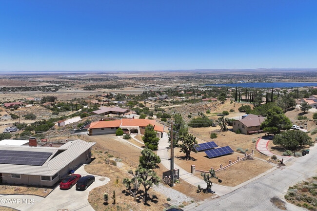Building Photo - 1055 Lakeview Dr