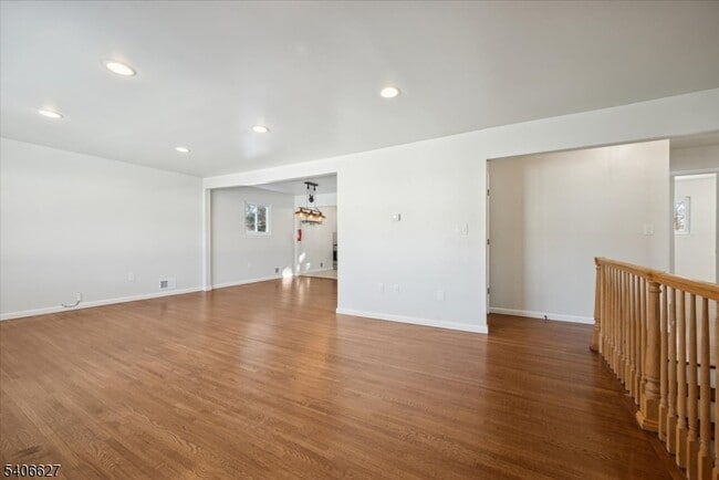 Building Photo - 64 Lorraine Terrace