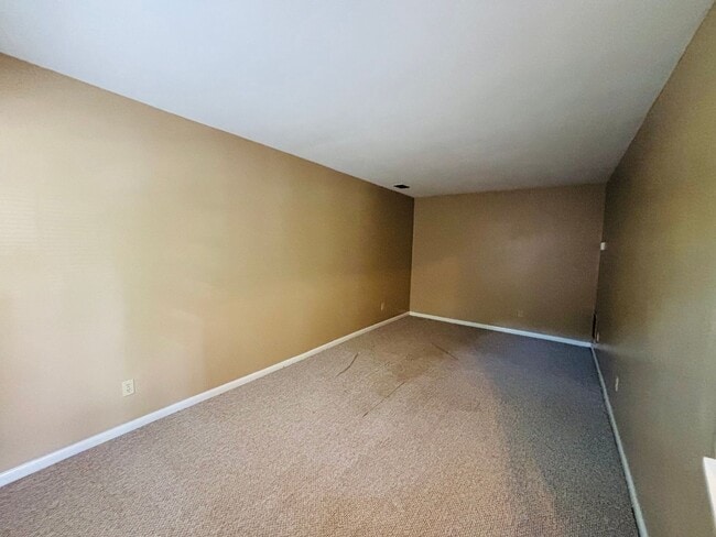 Building Photo - 436 Marlington St