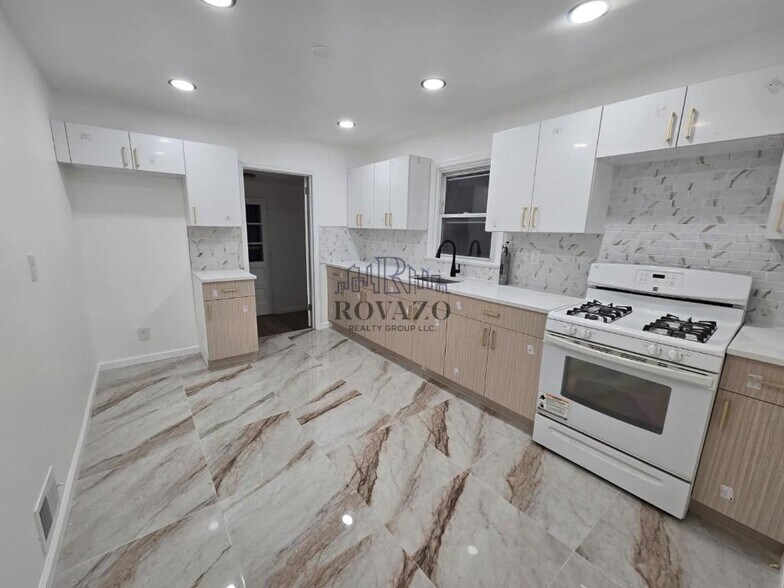 Primary Photo - 1283 Broadway