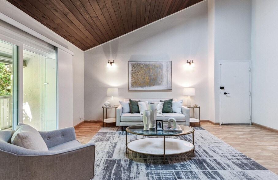 Building Photo - 2724 Oak Rd