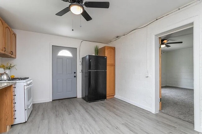 Building Photo - 2 bd, 1 ba house, just north of Columbia off of Route B, many updates, 1 acre lot