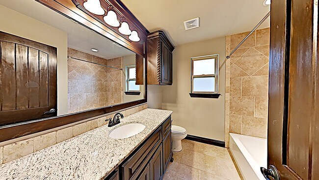 Building Photo - Stunning 5 Bedroom In Edmond With Bonus Room and Study