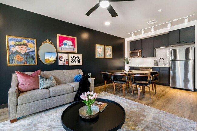 Building Photo - 611 Commerce St