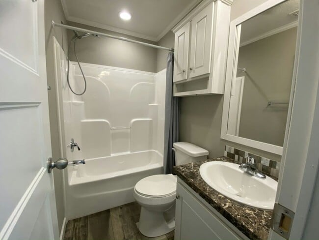 Building Photo - 2614 Azalea Pl