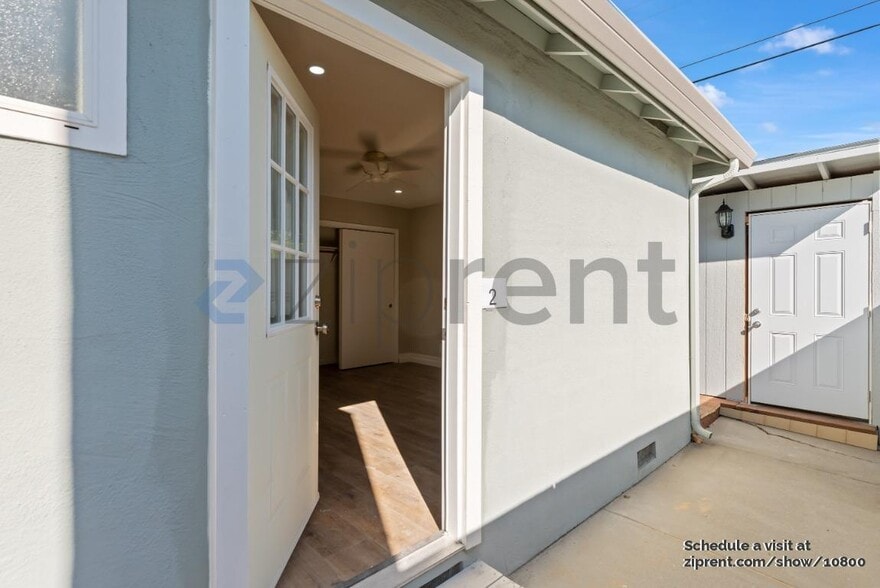 Building Photo - 1729 Laine Ave