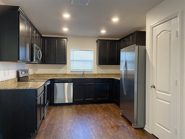 Building Photo - 1122 Brenton Leaf Dr