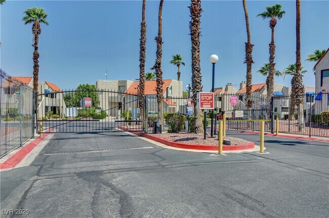 Building Photo - 4150 Sanderling Cir