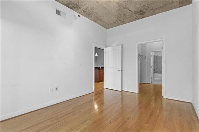 Building Photo - 250 Pharr Rd NE