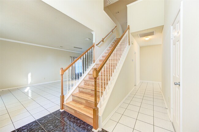 Building Photo - 13030 Richmond Ave