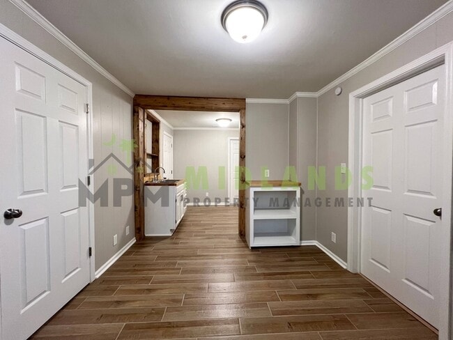 Building Photo - 610 W Hampton Ave