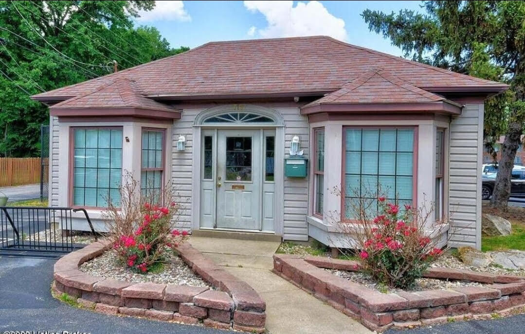 Building Photo - 731 N Hite Ave