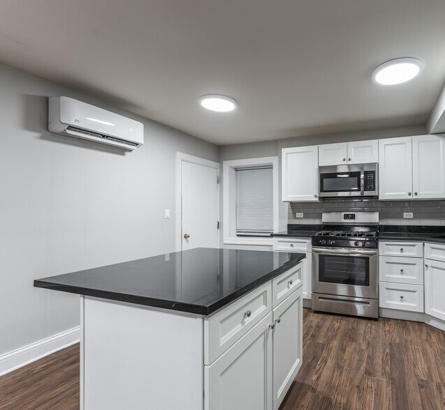 Building Photo - 5742 N Winthrop Ave