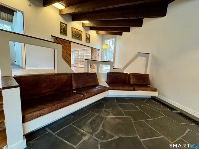 Building Photo - 860 Oakwood Rd