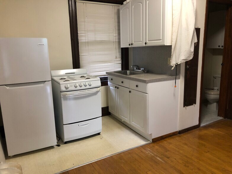 Building Photo - 127 Silver Lake Rd