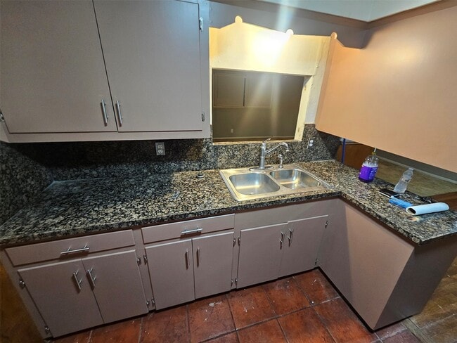 Building Photo - 2810 Monticello Dr