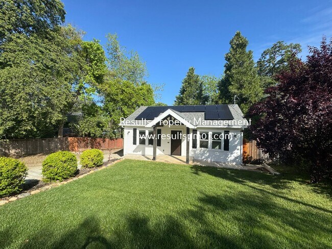 Building Photo - Coming Soon! 3 Bed 2 Bath Cottage Penryn