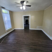 Building Photo - Near Westside 2BR House w/Attached Garage!