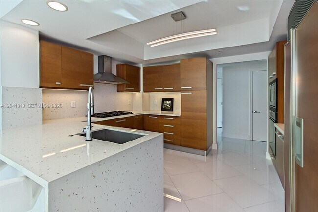 Building Photo - 3535 S Ocean Dr