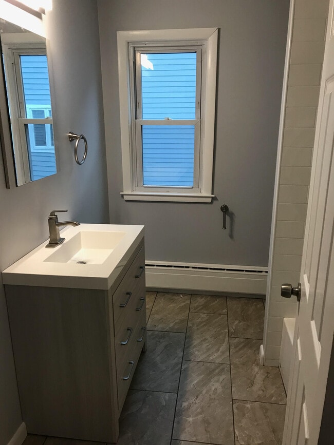 Building Photo - 118 Woodland St