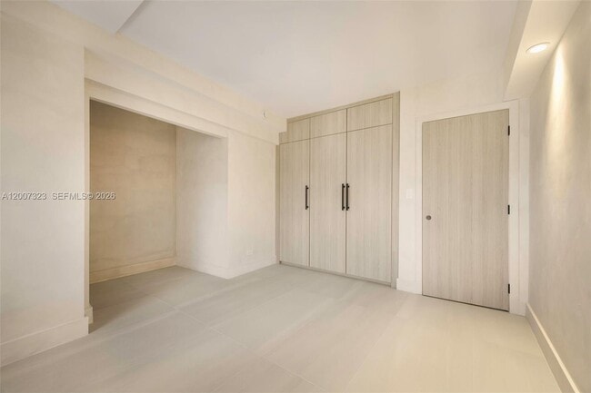 Building Photo - 2301 Collins Ave