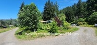 Building Photo - Lovely Home on the McKenzie River!