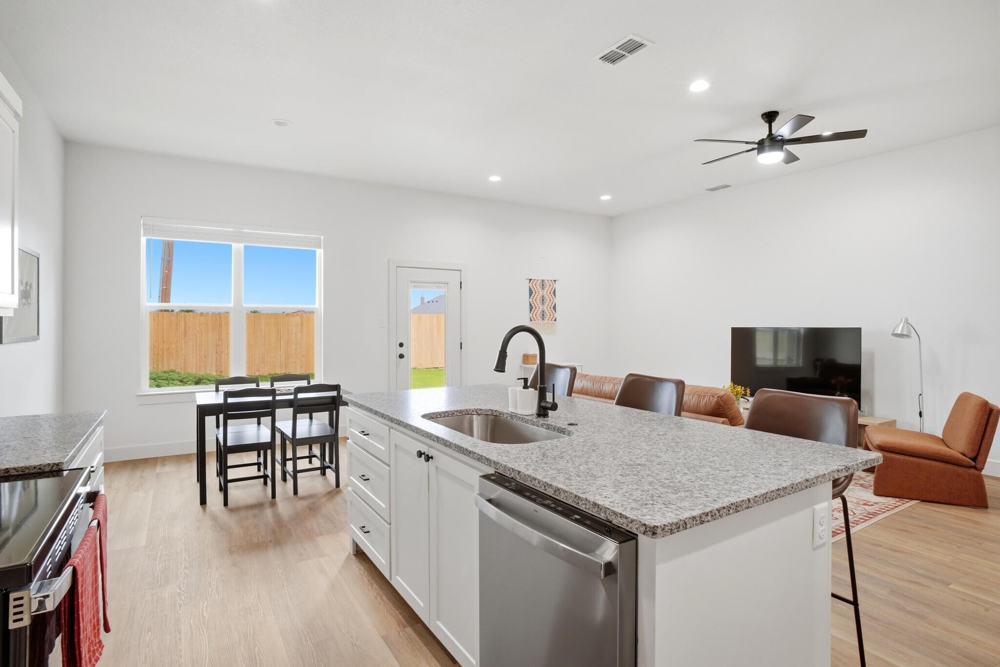 Building Photo - 7941 Sawdust Trl