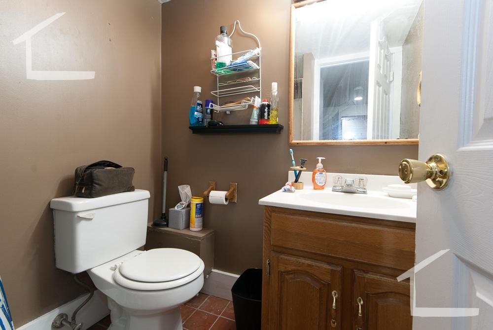 Building Photo - 86 Linden St