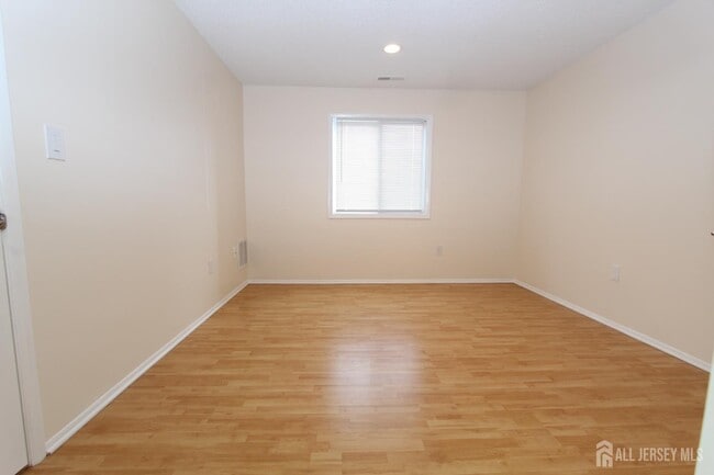 Building Photo - 1905 Aspen Dr