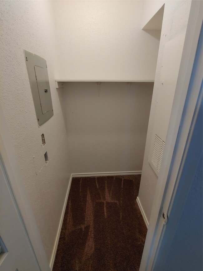 Building Photo - 9700 Leawood Blvd