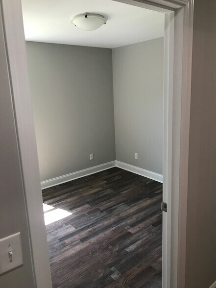 Building Photo - 708 Delta St