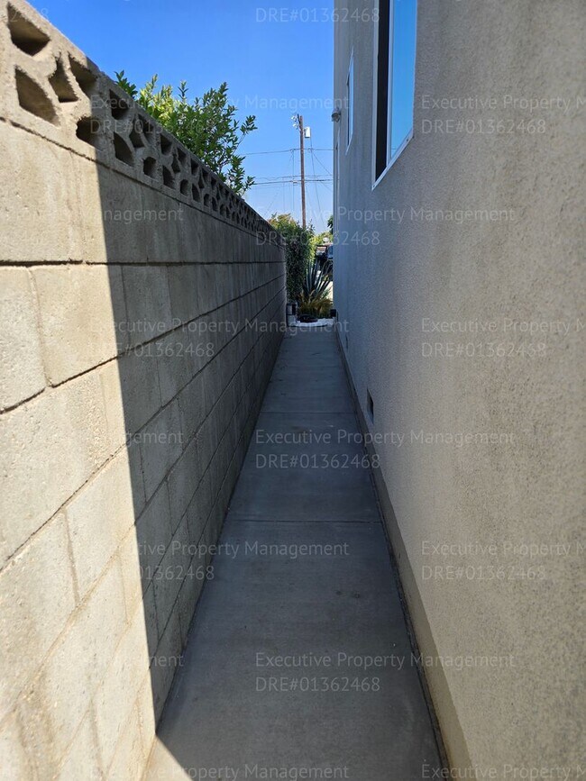 Building Photo - Newly constructed 3 bedroom/ 2 bathroom **...