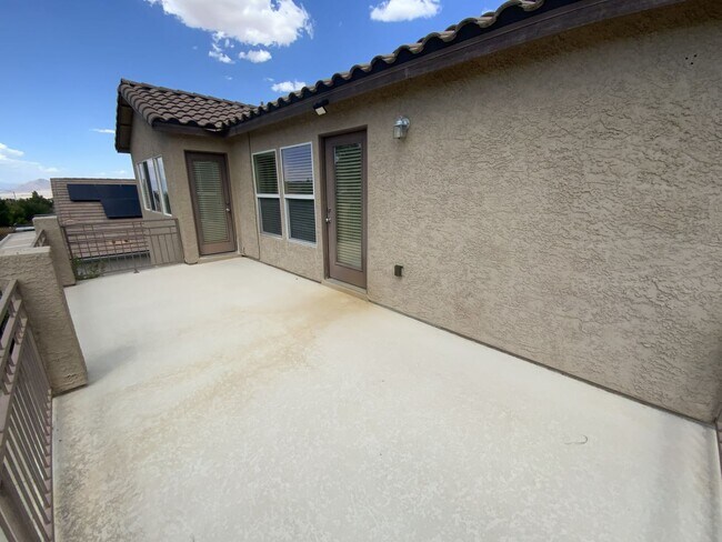 Building Photo - 4 bedrooms and 2.5 bathrooms 2-story home located in Henderson, NV!
