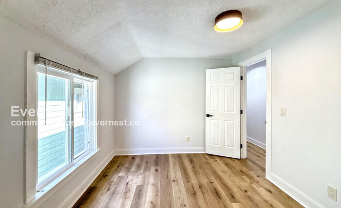 Building Photo - 1442 Hamlet St