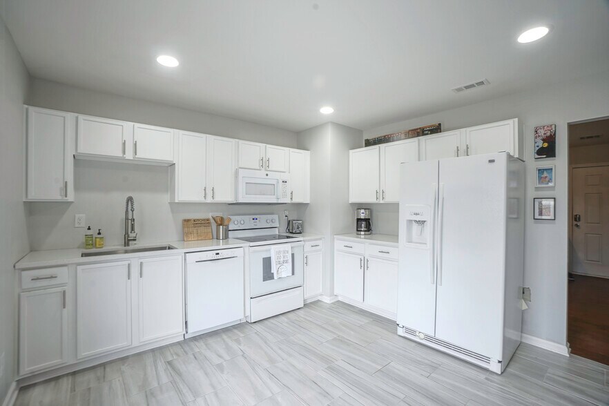 Building Photo - 1518 Polk St