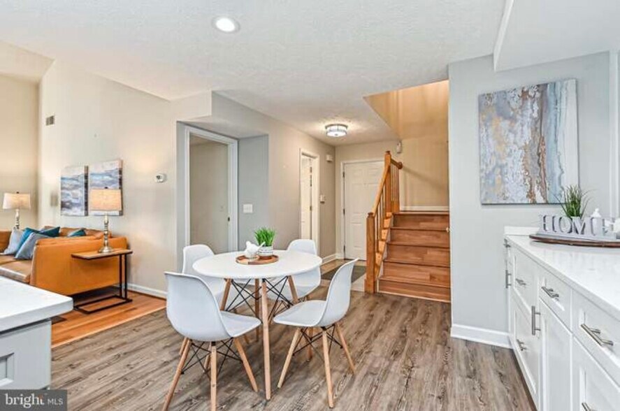 Building Photo - 12001 Ridge Knoll Dr