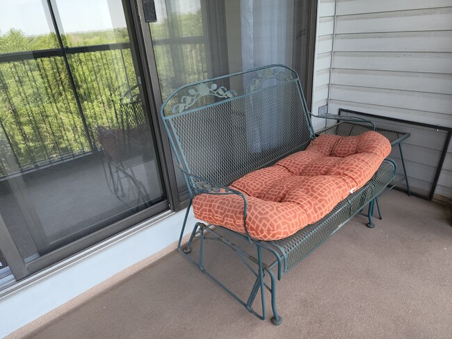 Balcony - 6500 Woodlake Dr