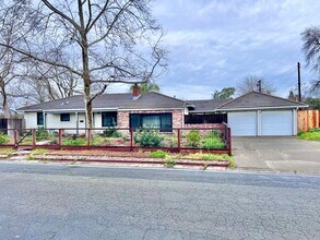 Building Photo - 3 Bed / 1.5 Bath | Thornwood Terrace Home ...